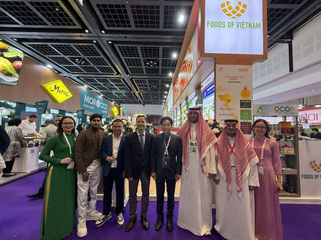 Vietnamese Ambassador to UAE Meets with VBS Leadership to Prepare for Vietnam-UAE Business Trade Event