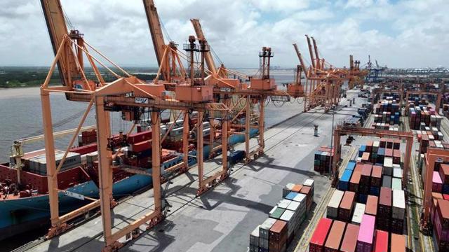 The U.S. asked to delay implementing reciprocal tariffs on Vietnam
